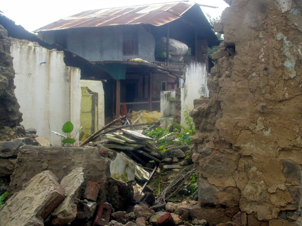 Three houses are built in the middle of the ruined Ekalbara village in Dhar district, photo Rajendra Joshi